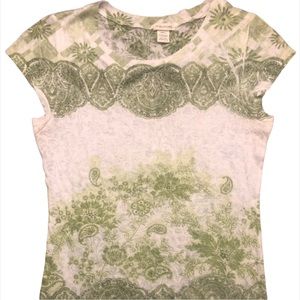 Maurices Beautiful & Feminine Green & White Paisley Floral Tshirt SZ Small